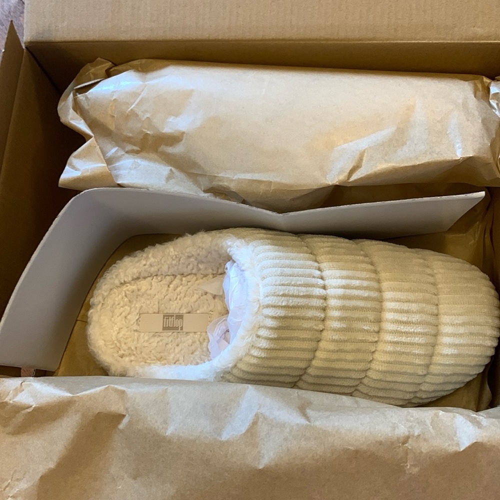 Brand new still in box Fit Flop slippers
